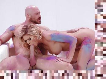 Naked Jessa Rhodes and Johnny Sins play with color powder