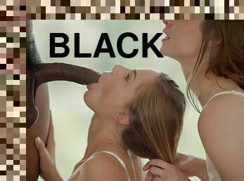 levrette, chatte-pussy, ejaculation-sur-le-corps, énorme-bite, interracial, lesbienne, pornstar, ejaculation-interne, black, trio