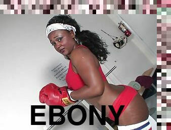 Ebony Shows Off Body Then Masturbates In The Gym