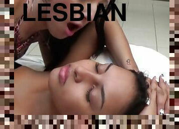 לסבית-lesbian, ברזיל, נשיקות