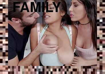 girl cums on bed and mom playmate compeer family family love triangle - makayla cox