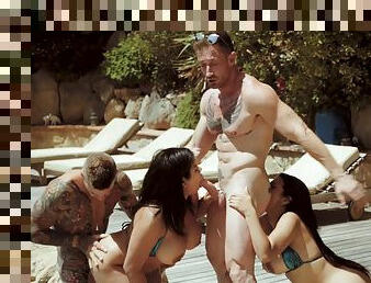 Two babes and two dudes meet at outdoor pool for an orgy