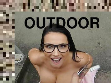 Outdoor sex with busty stunner Jolee Love