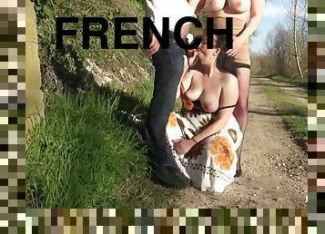 Jeux sulfureux avec Aline et Sandy - French threesome blowjob outdoors