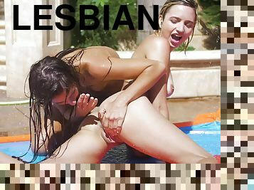 на-свіжому-повітрі, піхва-pussy, лесбіянка-lesbian, поцілунки, молода-18, мокра