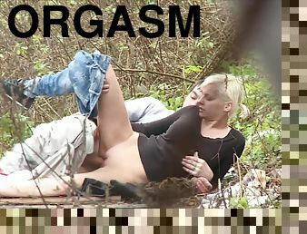 Glam blonde agrees to lie down on grass to get her orgasm