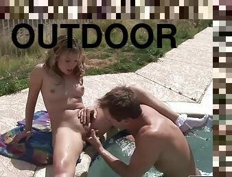 en-plein-air, babes, ejaculation-sur-le-corps, ados, hardcore, pornstar, gangbang, piscine