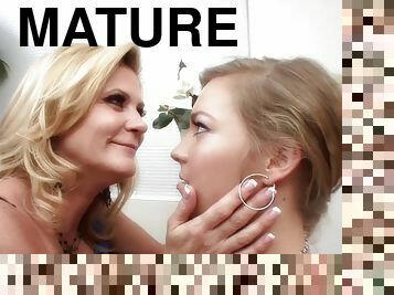 Mature and teen make lesbian love