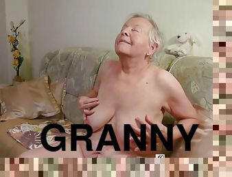OmaGeiL Real Granny Juicy Slit Closeup Video