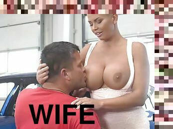RIM4K. The wife comes to see the mechanic and licks the anus