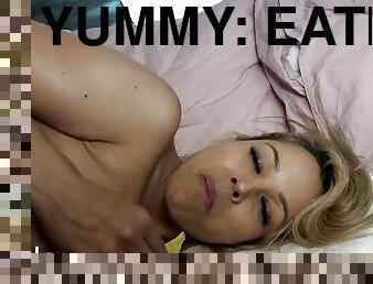 Yummy: Eating Chips While Getting Fucked! SEXYBUURVROUW.com