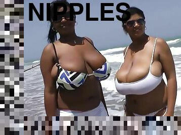 tetas-grandes, pezones, lesbiana, regordeta, natural, pechugona, tetas