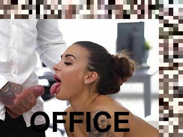 tate-mari, masturbare-masturbation, birou-office, muie, jet-de-sperma, ciorapi, tatoasa, tate, sef, bruneta