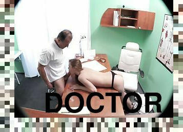 Nurse With A Great Arse Sucks And Fucks Doctor For Pay Rise 1