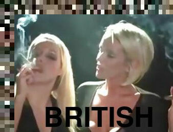 puta, britânico, fumando