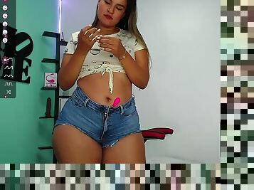 Lucie 3 big ass on cam