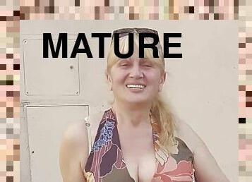Beautiful mature slut with nice tits