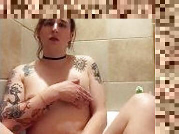 Trans girl masturbates in the bath tub