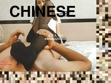 collants, ejaculation-sur-le-corps, pieds, point-de-vue, chinoise, maîtresse, magnifique, branlette-avec-les-pieds, femme-dominatrice