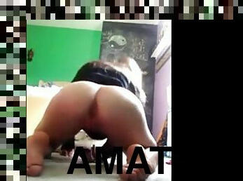 Phat ass amateur rides a dildo on webcam