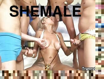 transsexuelle, fellation, énorme-bite, gangbang, sexe-de-groupe, blonde, bukkake, bout-a-bout, tatouage, sucer