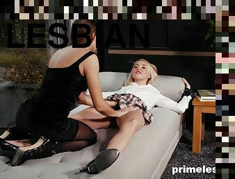 Schoolgirl enjoys lesbian friend for a few rounds of pure lesbian oral sex