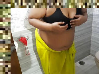 Tamil Rich Hot Aunty Has Sex With Bathroom Water Pipe