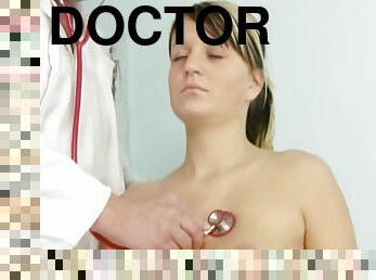 Teen gets stimulated by her doc