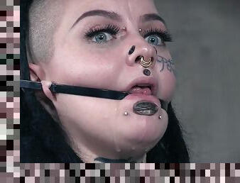 bdsm, bound, kinky, piercet, fetisj, bondage, brunette, tattoo, høye-heler