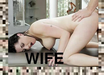 Hot wife reaches orgasm with the neighbor