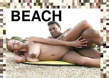 Curvy Latina bikini girl fucked on the beach