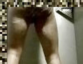 baignade, amateur, ejaculation-sur-le-corps, énorme-bite, gay, branlette, ejaculation, douche, solo, musclé