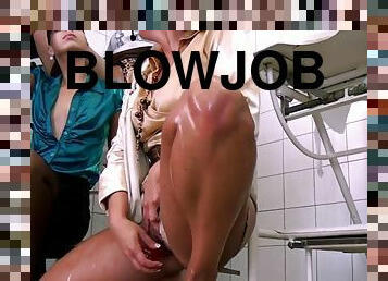 pisser, fellation, sexe-de-groupe, salope, chienne, blonde, fétiche, brunette, examen-gyno