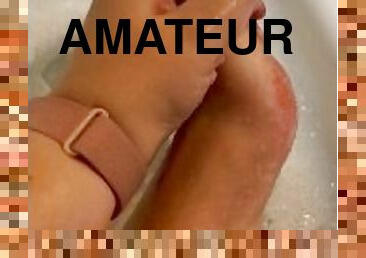 chatte-pussy, amateur, massage, belle-femme-ronde, joufflue, pieds, fétiche, solo, humide, jambes