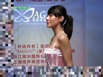 Chinese hot model fashion show