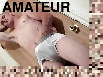 masturbation, amateur, ejaculation-sur-le-corps, énorme-bite, gay, secousses, culotte, jeune-18, solo, minet