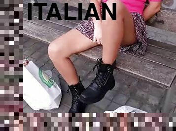 na-rua, adolescente, minisaia, meias-calças, excitante, italiana