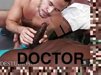 Dr. Aaron Trainer fucks his white patients tight ass