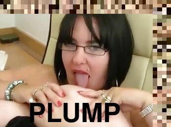 Plump brit fucks her boss