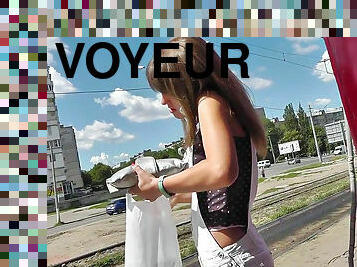 en-plein-air, babes, cam, voyeur, jupe-en-l’air, culotte, brunette, caché