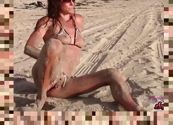 SofieMarieXXX - MILF Teases Naked Passersby On The Beach