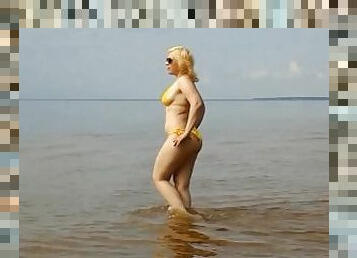 tyłek, na-zewnątrz, publiczne, amatorskie, dorosłe, mamuśki, plaża, stopy, blondynka, bikini