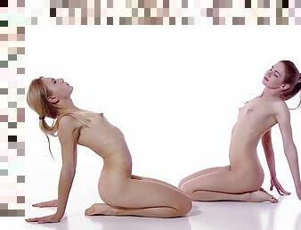 Svetik Samozvetik and Rita Mochalkina hot and flexible lesbians