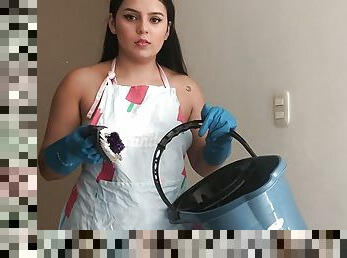 My stepmother loves to do cleaning very sexy and bitch - Spanish porn