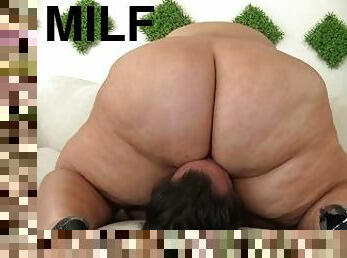 Hefty BBW MILF Erin Green Sits Her Massive Ass on His Face