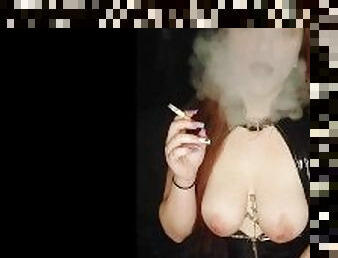 amateur, madurita-caliente, mamá, madre, fetichista, látex, a-solas, fumando, tatuaje