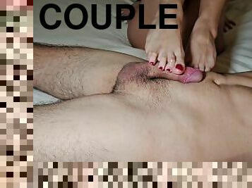 amateur, ejaculation-sur-le-corps, milf, couple, esclave, pieds, ejaculation, fétiche, maîtresse, branlette-avec-les-pieds