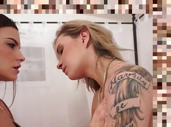 Tattooed eurobabe fisted by cute girlfriend