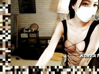 Sexy Korean slut goes live dancing and masturbating