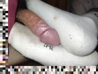 amateur, ejaculation-sur-le-corps, milf, branlette, pieds, point-de-vue, ejaculation, fétiche, branlette-avec-les-pieds, blanc